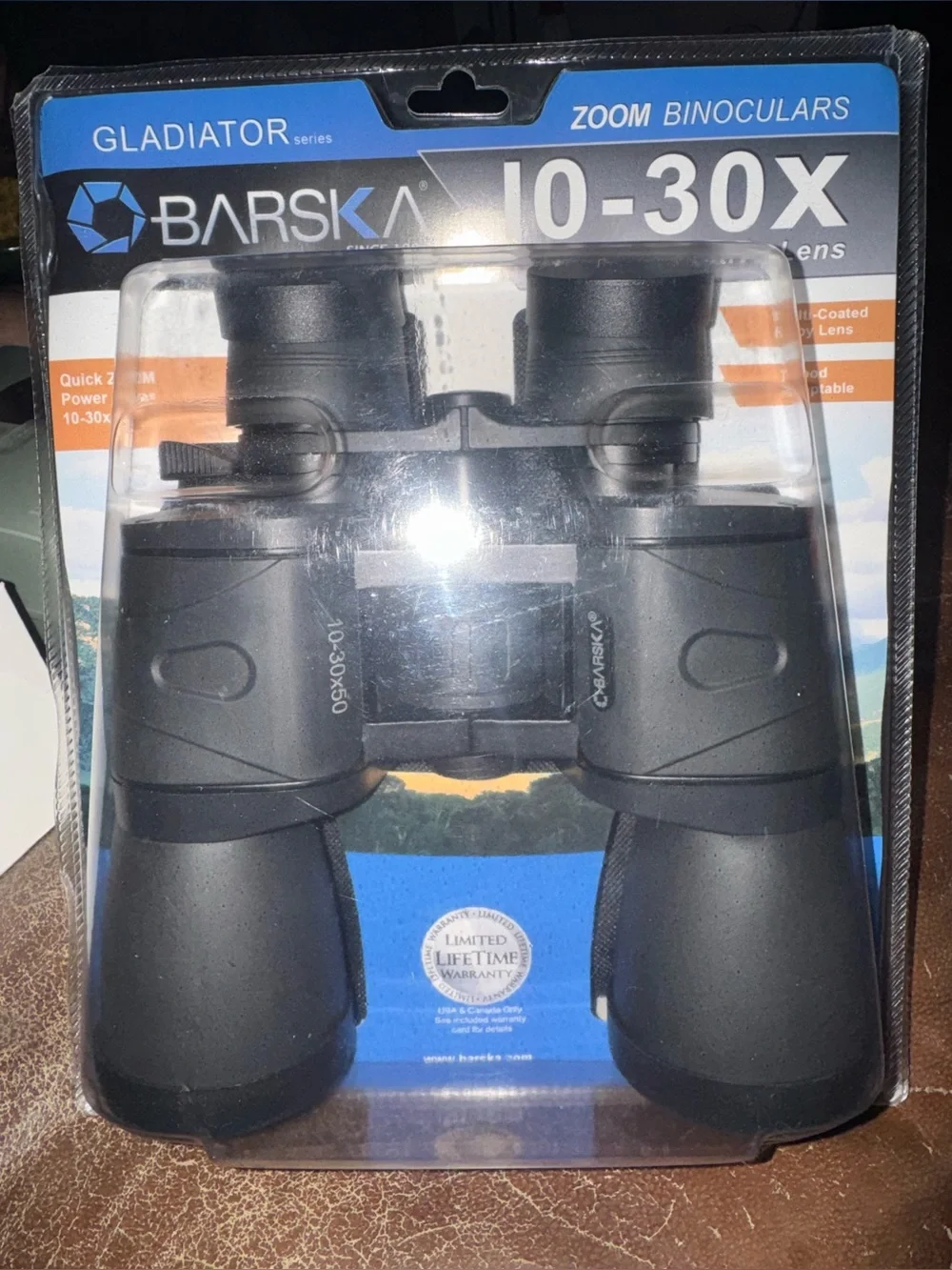 New Sealed Barska Gladiator 10-30x Zoom Binoculars - Black